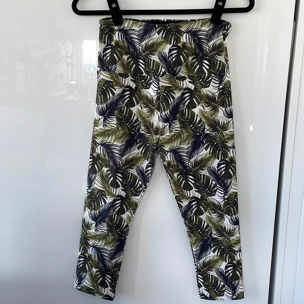 Lorna Jane, 19” inseam, high waist leggings
